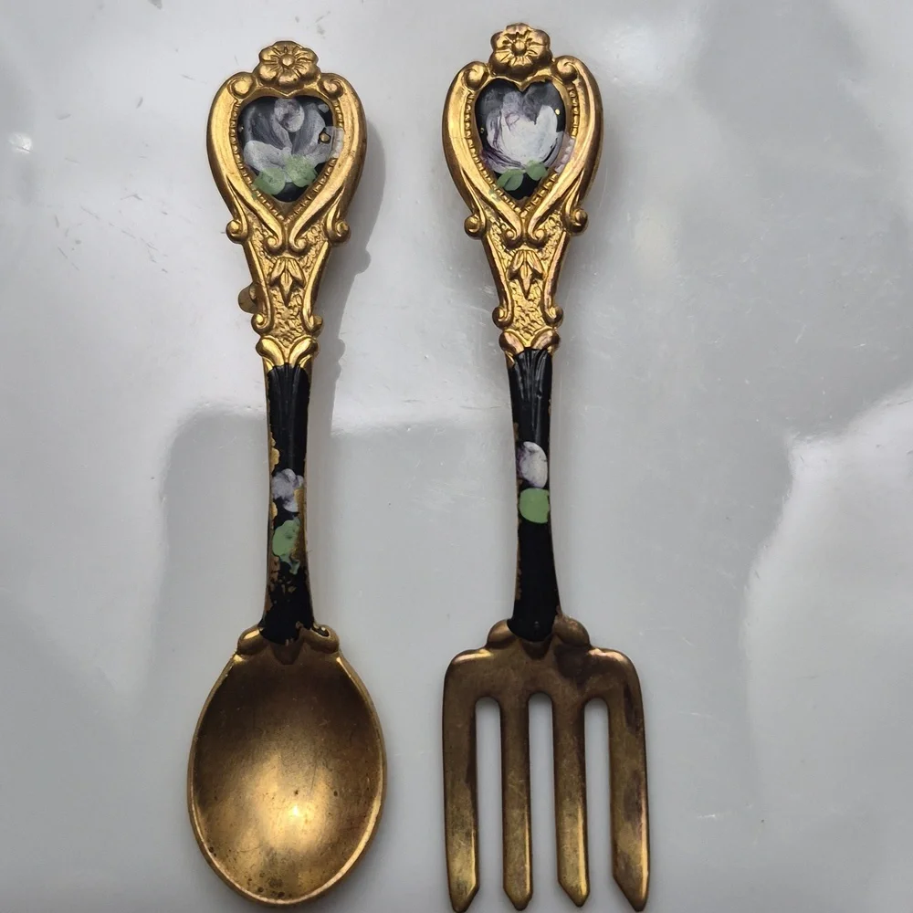 Vintage Circa fork & spoon Handpainted pins brooches gold tone metal